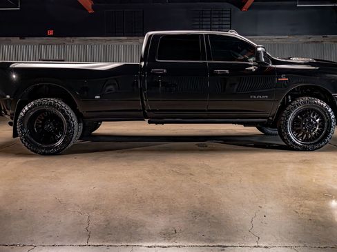 Used 2025 RAM 3500 Laramie image 11