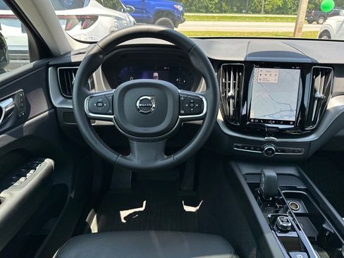Used 2024 Volvo XC60 B5 Core image 6