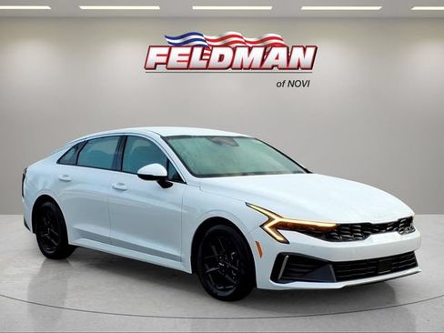 Used 2025 Kia K5 LXS FWD image 8