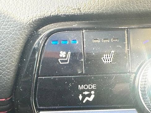 Used 2025 Honda Pilot Black Edition image 16