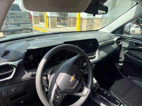 Used 2025 Chevrolet TrailBlazer LT FWD image 8