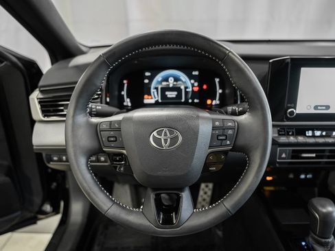 Used 2025 Toyota Camry SE AWD/4WD image 29