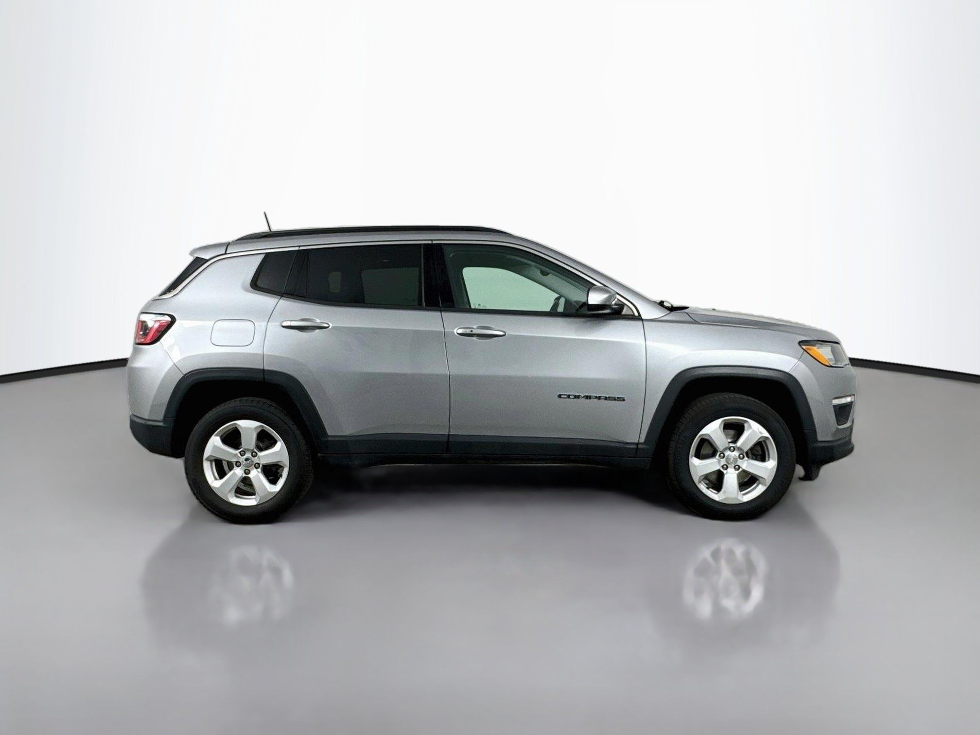 Used 2018 Jeep Compass Latitude w/ Popular Equipment Group AWD/4WD image 8