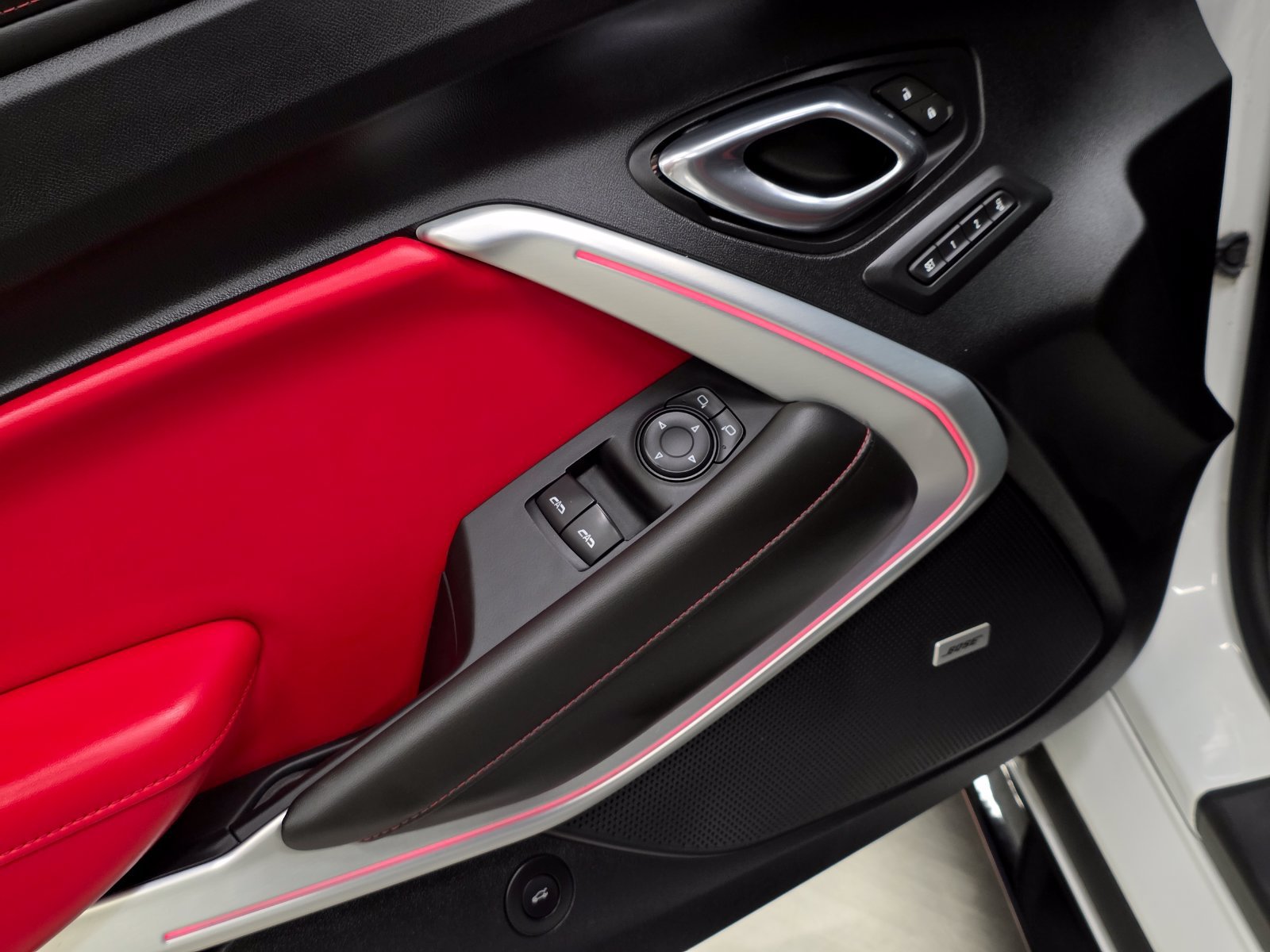Used 2018 Chevrolet Camaro SS RWD image 17