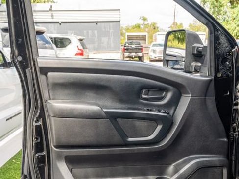 Used 2017 Nissan Titan S RWD image 17