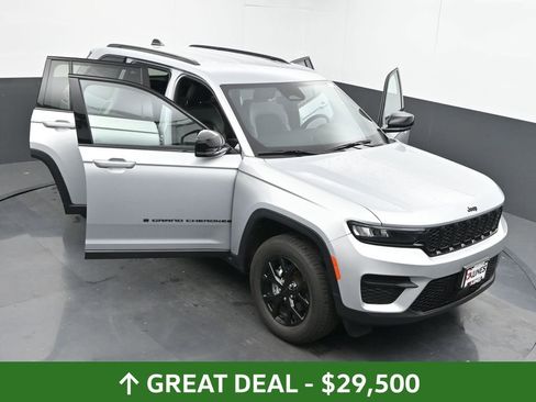 Used 2024 Jeep Grand Cherokee Altitude image 63