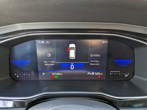 Certified 2022 Volkswagen Jetta SE w/ Panoramic Sunroof Package image 32