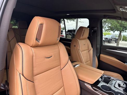 New 2026 Cadillac Escalade Luxury w/ Touring Package AWD/4WD image 17