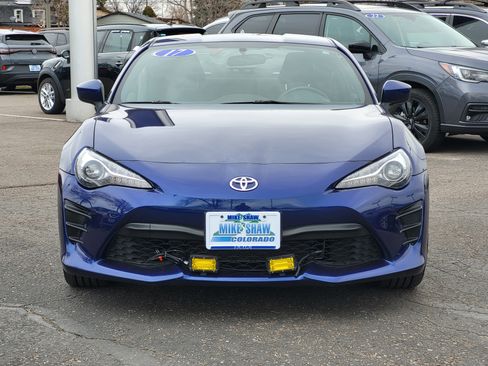 Used 2017 Toyota 86 Base image 2