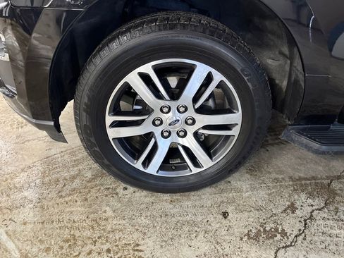 Used 2024 Ford Expedition Limited image 29
