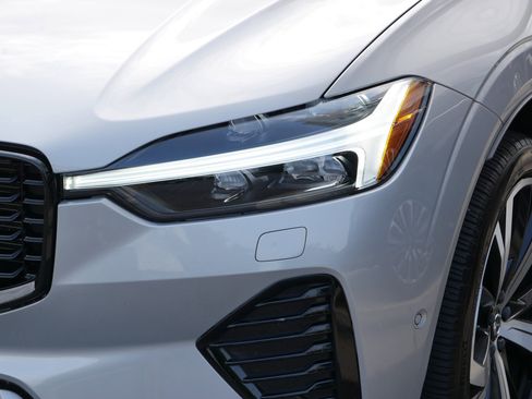 Used 2022 Volvo XC60 T8 R-Design w/ Advanced Package image 16