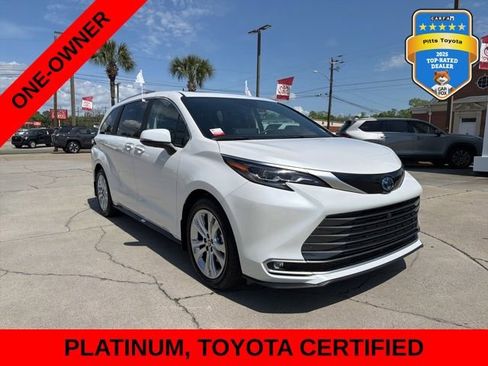 Certified 2024 Toyota Sienna Platinum FWD image 3