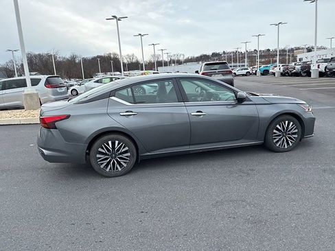 Used 2024 Nissan Altima 2.5 SV image 6