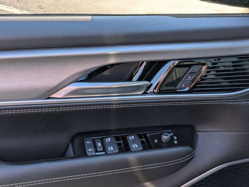 New 2026 Jeep Grand Wagoneer L Limited AWD/4WD image 11