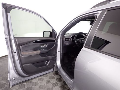 Used 2025 Honda Pilot Sport image 20