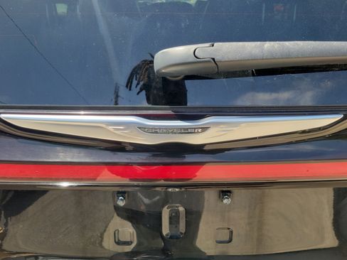 Used 2022 Chrysler Pacifica Touring-L FWD image 7