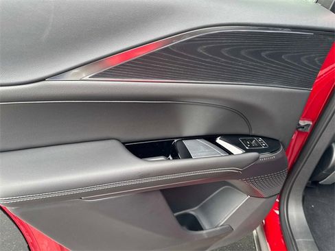 New 2025 Cadillac Lyriq Luxury image 9