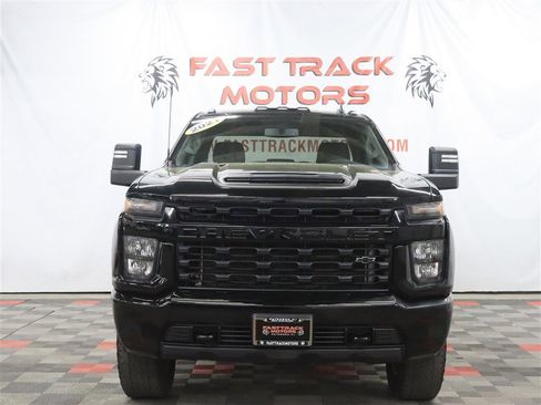 Used 2021 Chevrolet Silverado 2500 Custom w/ Custom Value Package AWD/4WD image 2