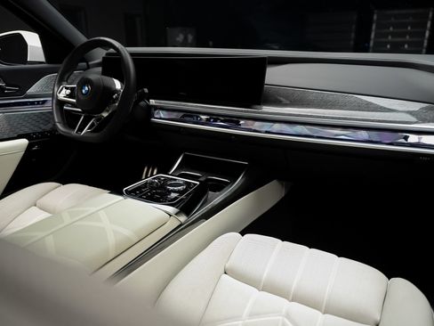 Used 2024 BMW 740i xDrive w/ Executive Package AWD/4WD image 58