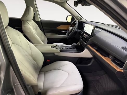 New 2026 Toyota Grand Highlander Limited image 18