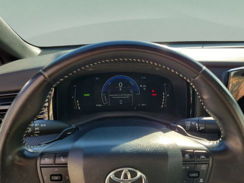 Used 2025 Toyota Camry SE FWD image 15