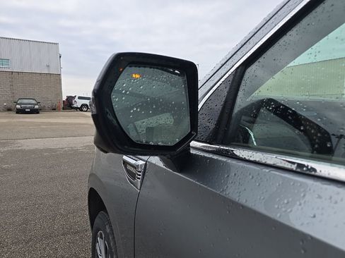 Used 2025 GMC Yukon Denali w/ Denali Reserve Package image 8