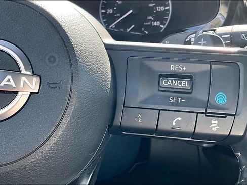 Used 2025 Nissan Pathfinder SV FWD image 24