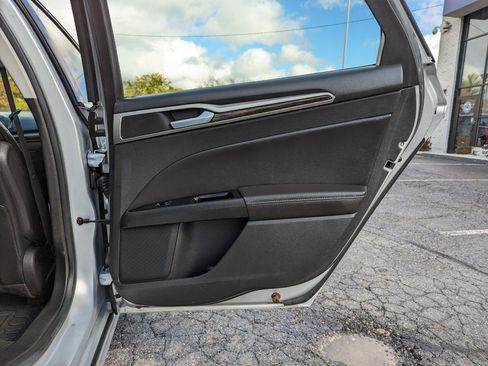 Used 2014 Ford Fusion Energi SE w/ Driver Assist Package image 33