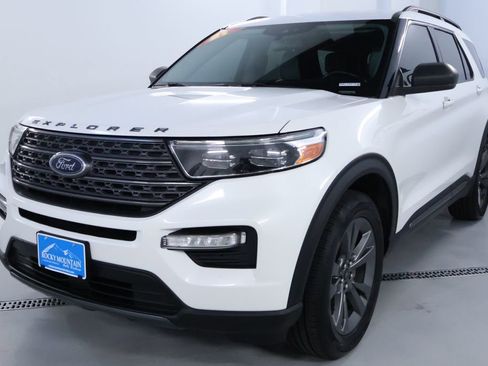 Used 2021 Ford Explorer XLT w/ Equipment Group 202A image 3