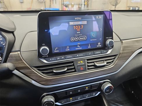 Used 2024 Nissan Altima 2.5 SV image 19