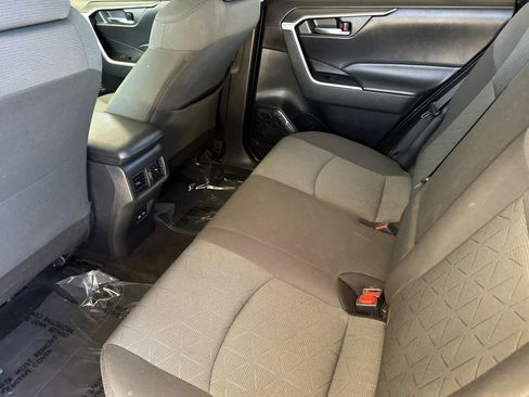 Used 2022 Toyota RAV4 XLE image 4