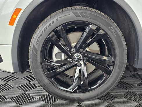 Used 2024 Volkswagen Tiguan SE R-Line AWD/4WD image 11