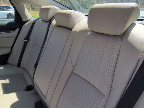 Used 2019 Honda Accord EX-L image 29