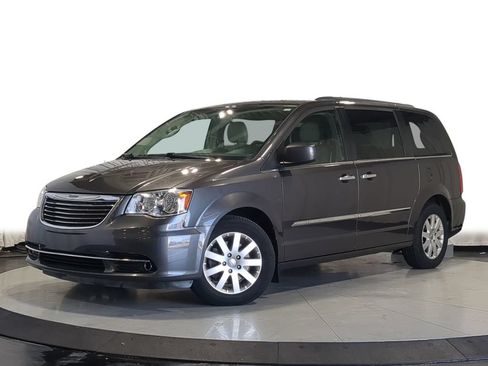 Used 2016 Chrysler Town & Country Touring w/ Driver Convenience Group FWD image 1