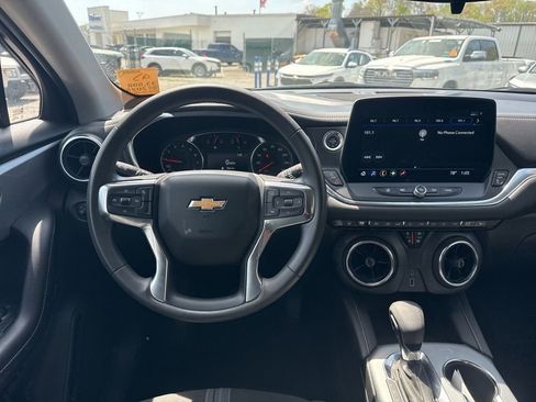 Used 2025 Chevrolet Blazer LT image 17
