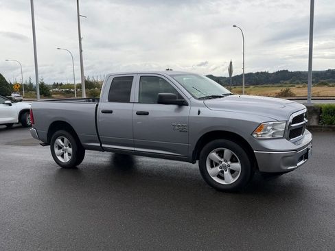 Used 2024 RAM 1500 Classic SLT AWD/4WD image 3