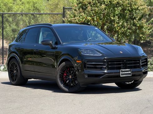 Used 2025 Porsche Cayenne S AWD/4WD image 9
