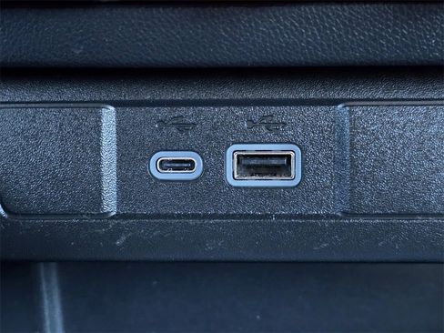 Certified 2023 Chevrolet Colorado Trail Boss w/ Technology Package image 25