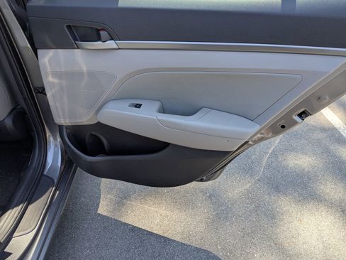 Used 2018 Hyundai Elantra Value Edition FWD image 30