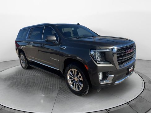 Used 2021 GMC Yukon XL SLT w/ SLT Luxury Plus Package image 3