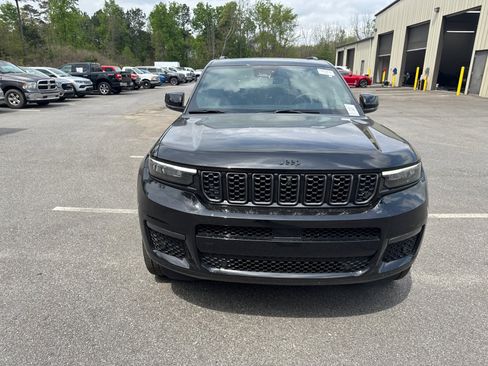 Used 2025 Jeep Grand Cherokee L Summit image 2