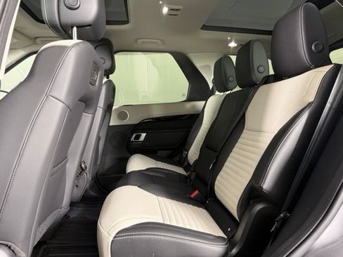 Used 2025 Land Rover Discovery S AWD/4WD image 24