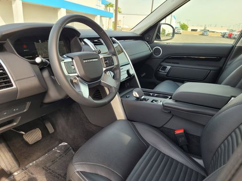 Used 2024 Land Rover Discovery S AWD/4WD image 10