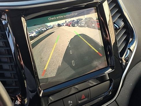 Used 2019 Jeep Cherokee Limited image 17