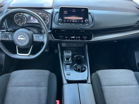 Used 2022 Nissan Rogue SV image 4