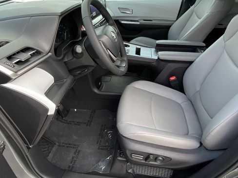 Certified 2026 Toyota Sienna XLE AWD/4WD image 27