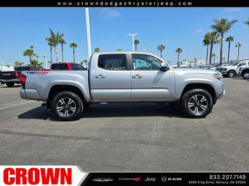 Used 2018 Toyota Tacoma TRD Sport w/ TRD Premium Sport Package AWD/4WD image 8