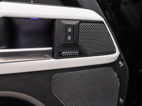 Used 2024 Land Rover Defender 110 SE AWD/4WD image 30