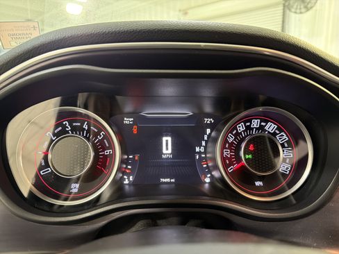 Used 2015 Dodge Challenger SXT image 18