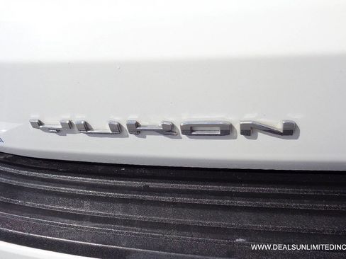 Used 2021 GMC Yukon XL SLE w/ Gmc Pro Safety Plus Package AWD/4WD image 5